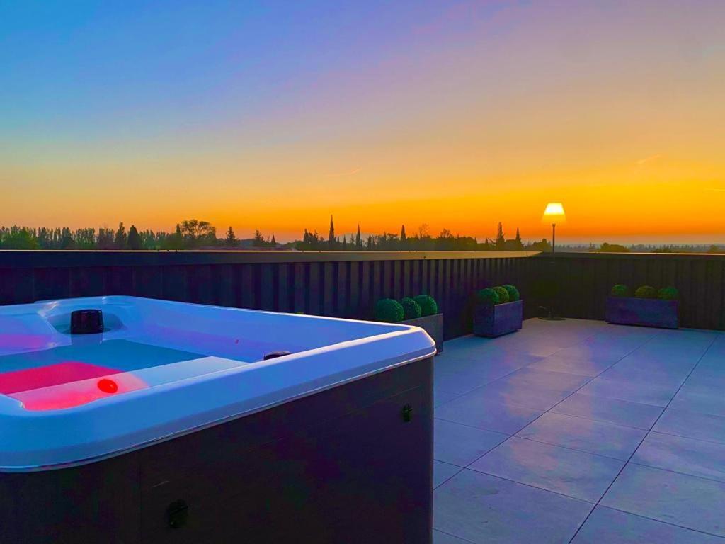 Saint Remy De Provence Roof Top Avec Jacuzzi Bagian luar foto